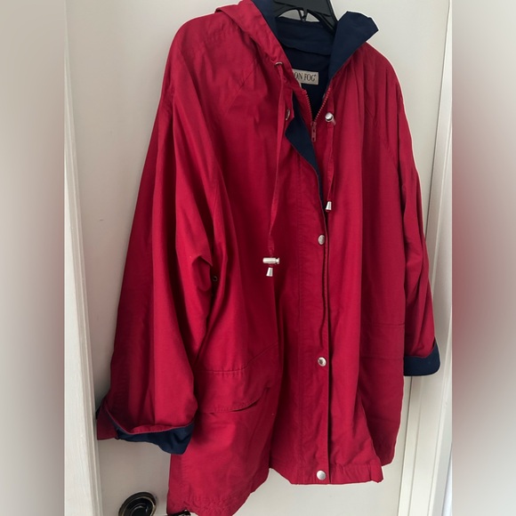 London Fog Limited Edition Ruby Red Light Coat Large - Picture 2 of 5